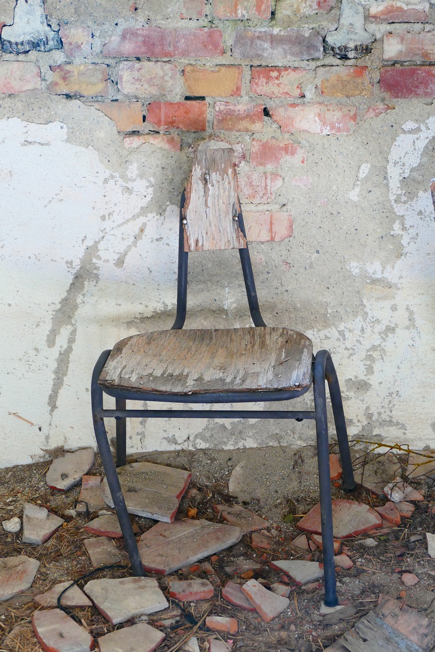 chair old broken free photo