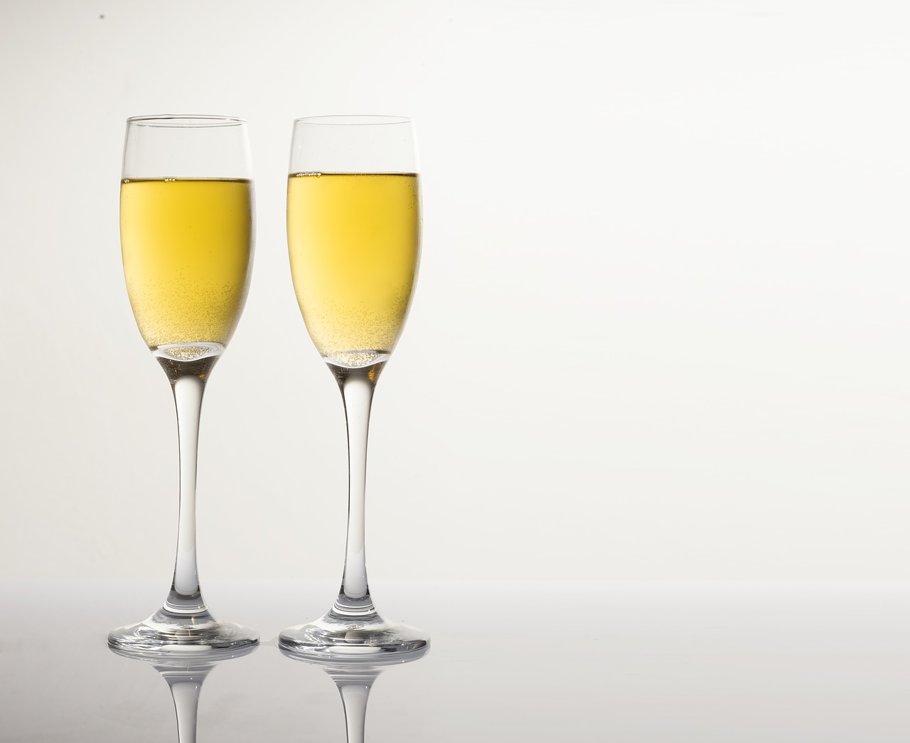 champagne isolated glass free photo