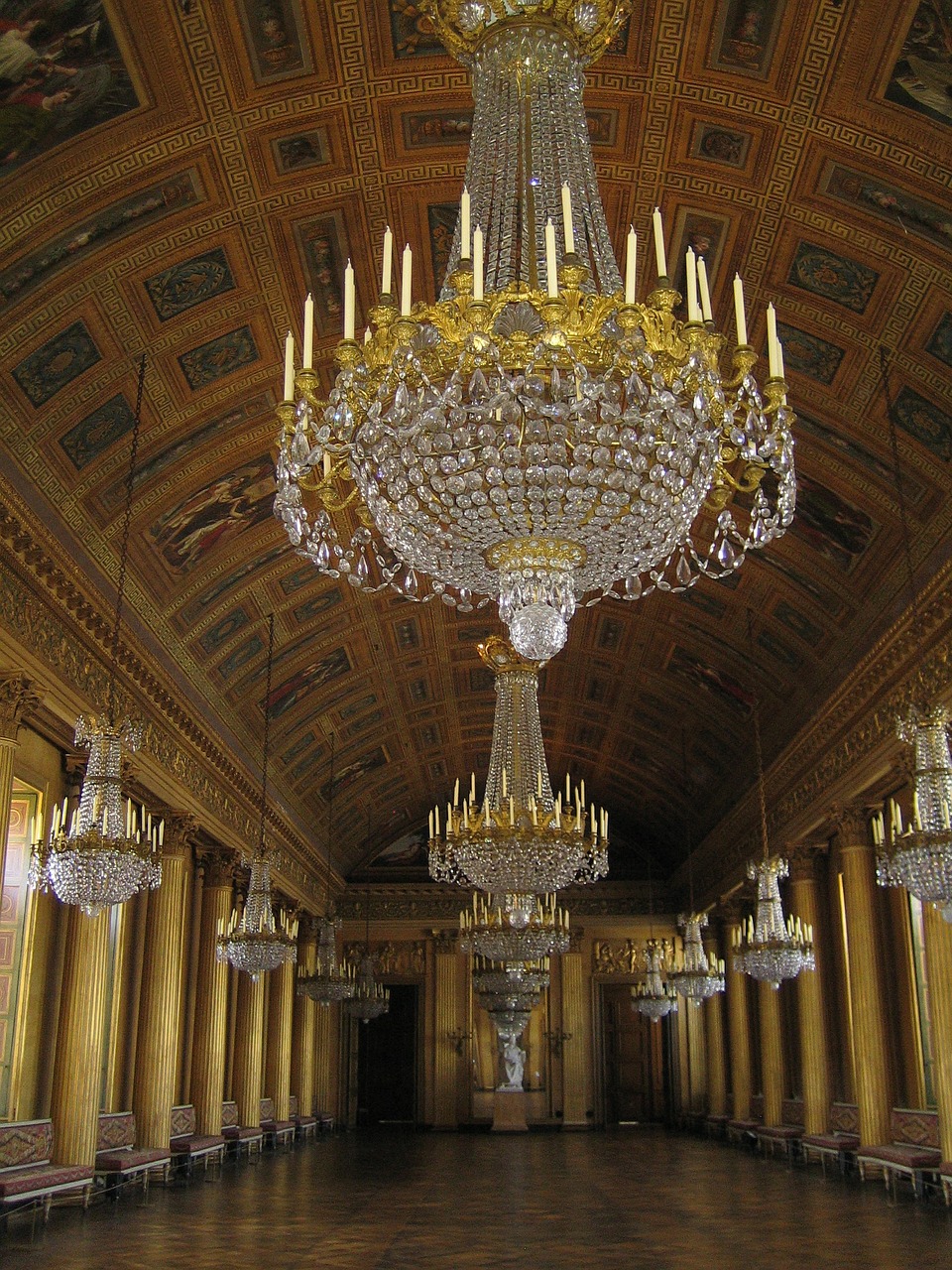 chandelier royal palace compiègne free photo