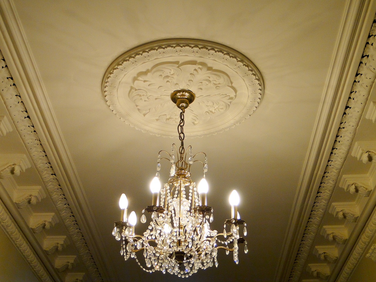 chandelier country house stucco free photo