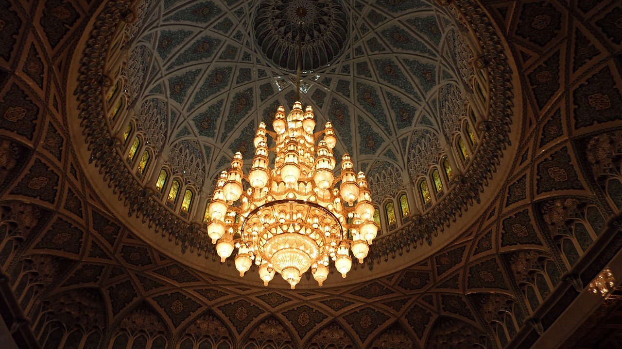 chandelier decor royal free photo