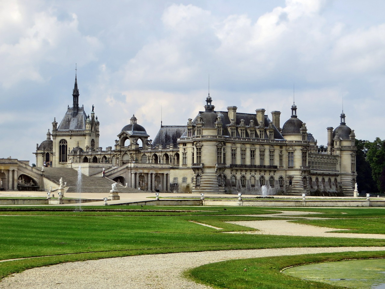 chantilly castle great conde free photo