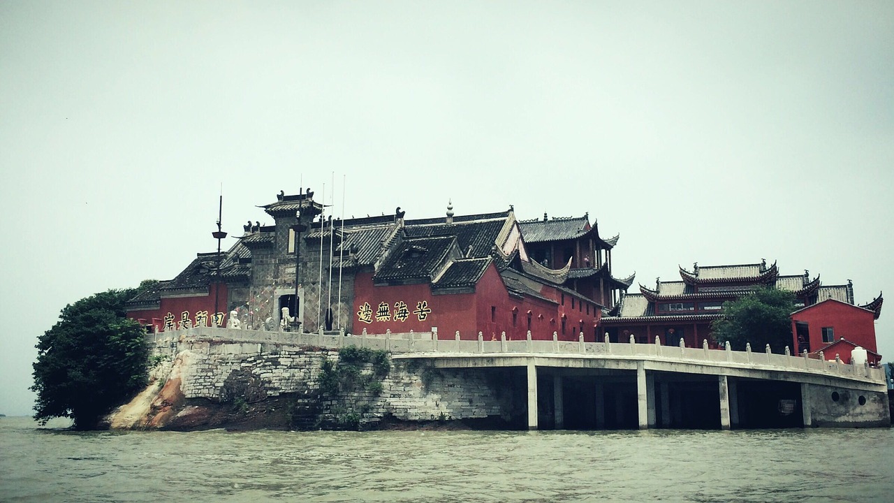 chaohu temple on the lake free photo