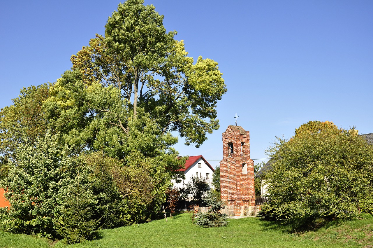 chapel tree village free photo