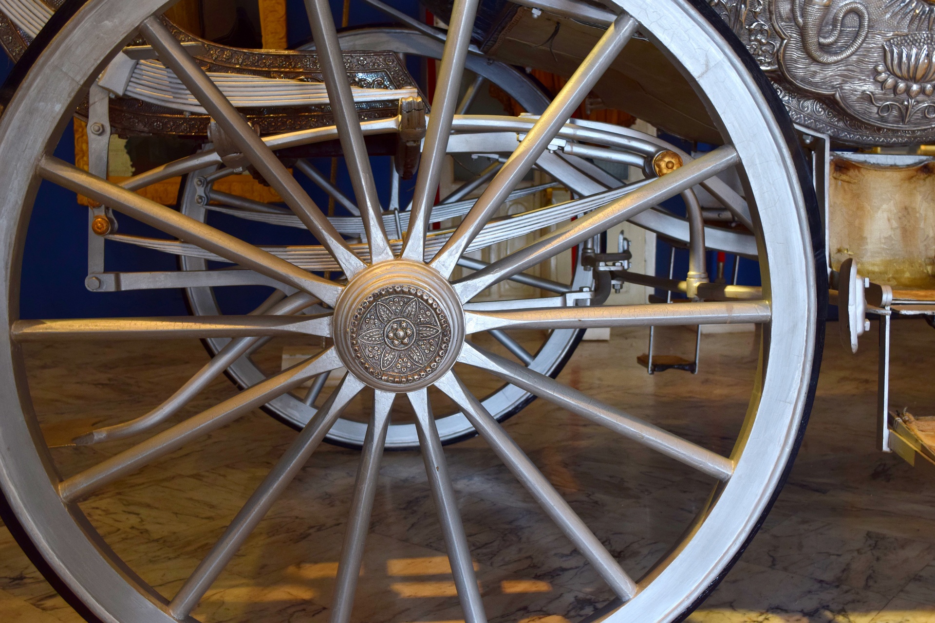 chariot wheel royal free photo