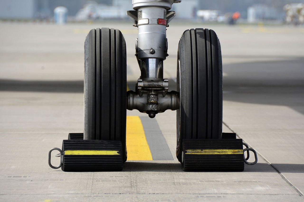 chassis nosewheel wheels free photo