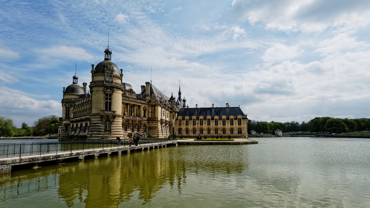 chateau chantilly france free photo