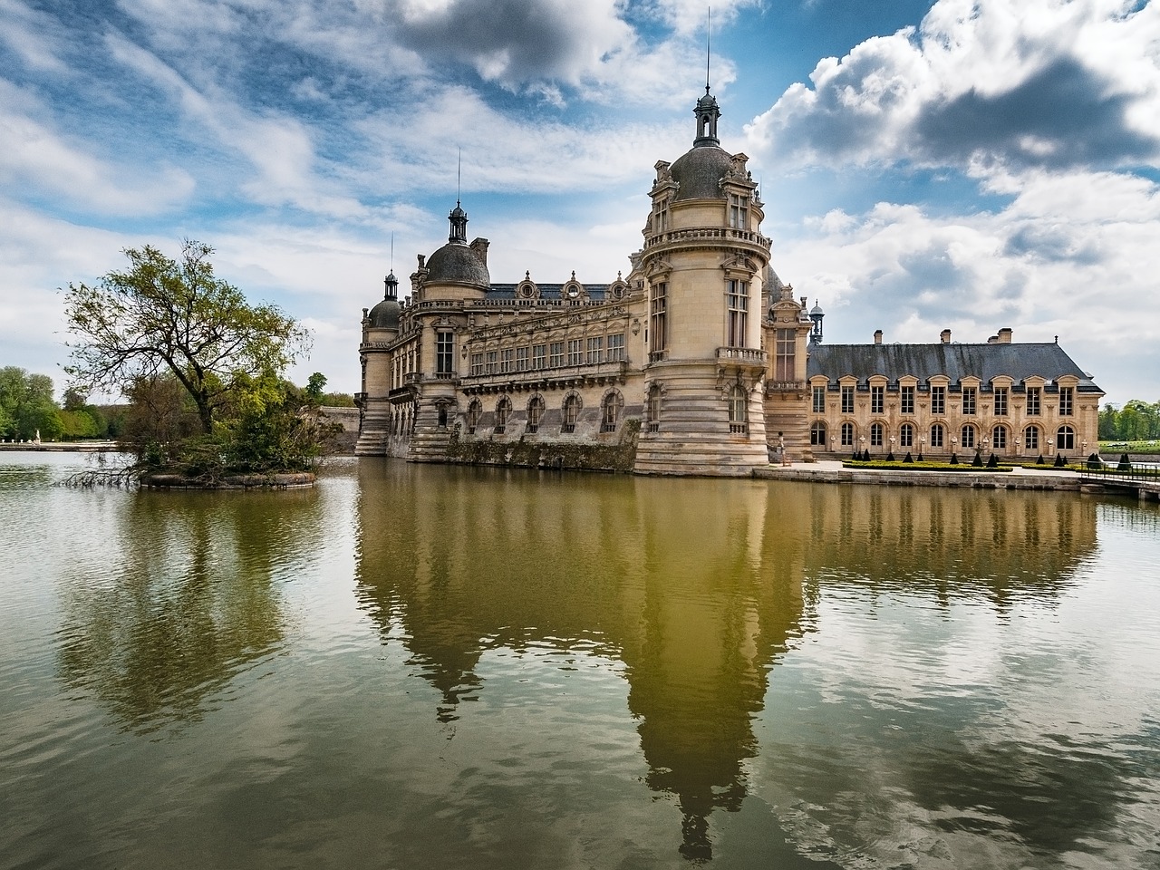 chateau chantilly picardy free photo