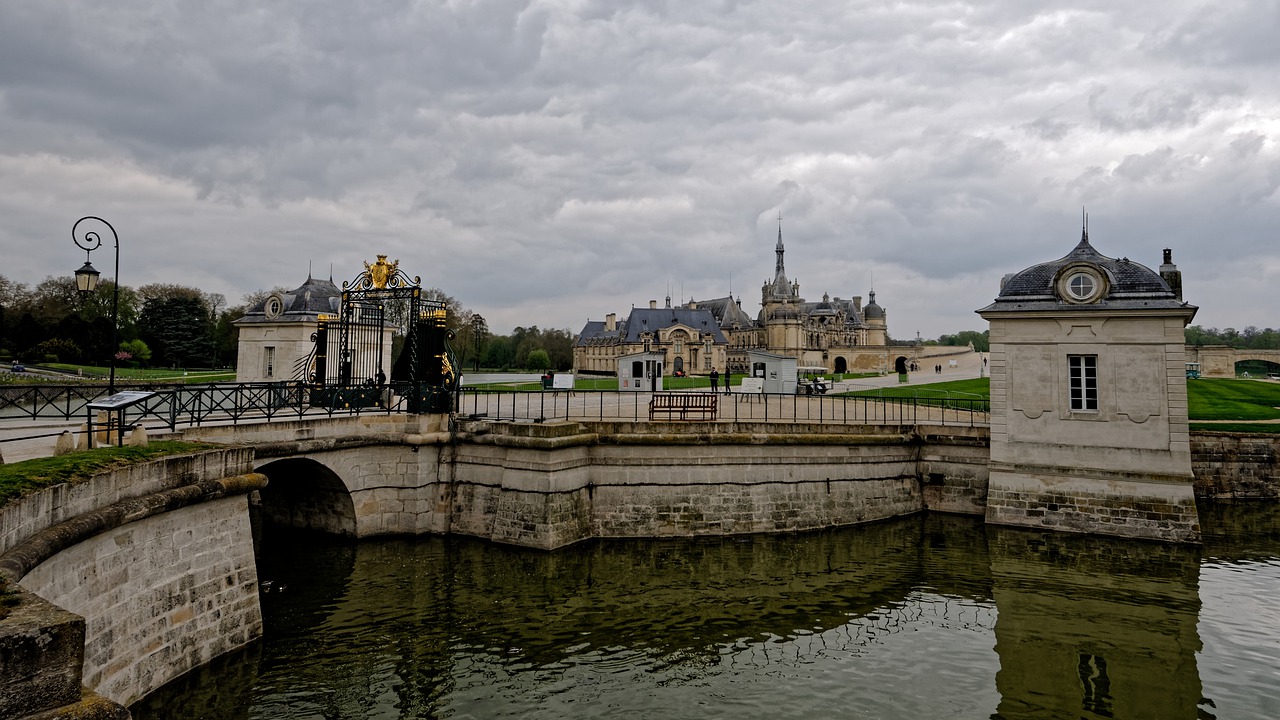 chateau chantilly france free photo