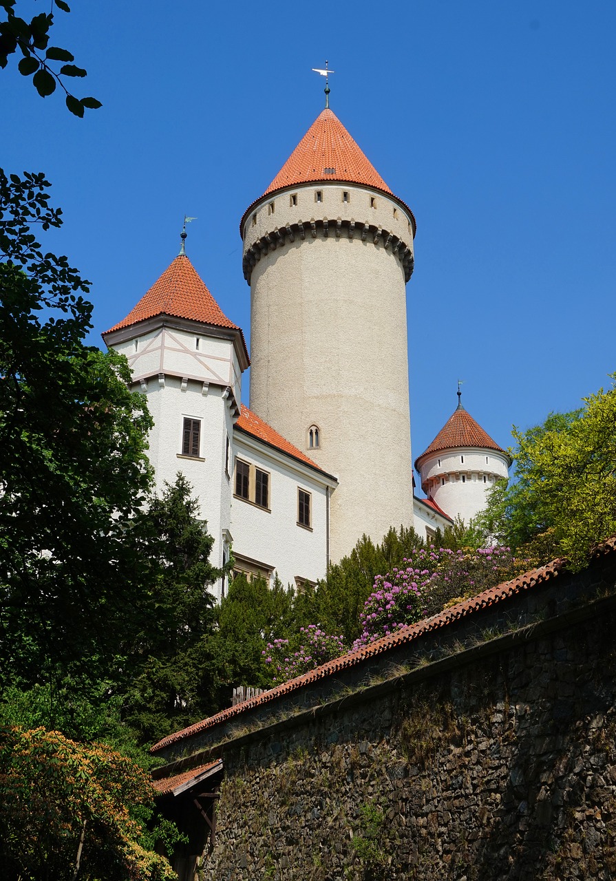 chateau  castle  czechia free photo