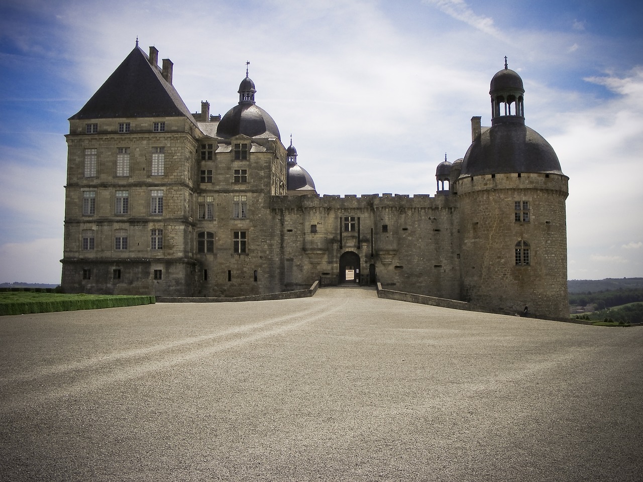 chateau  hautefort  château de hautefort free photo