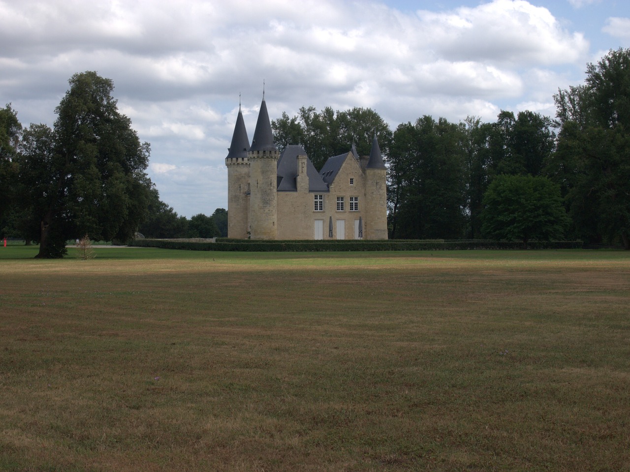 chateau  france  bourdeaux free photo