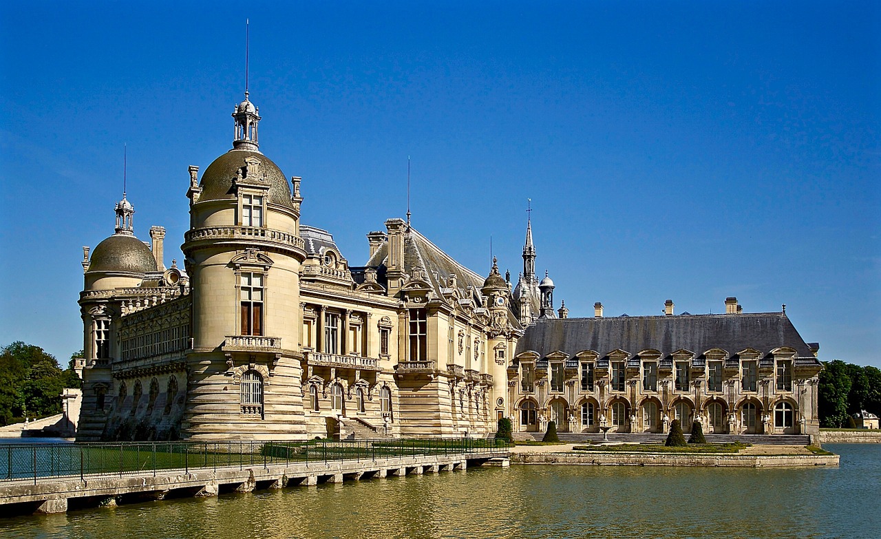 chateau de chantilly architecture historic free photo