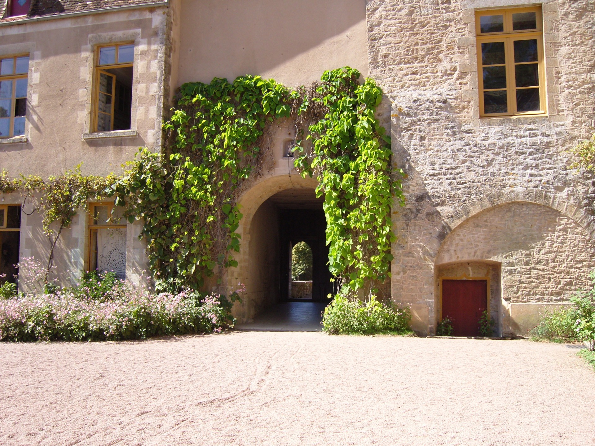 chateau courtyard passageway free photo
