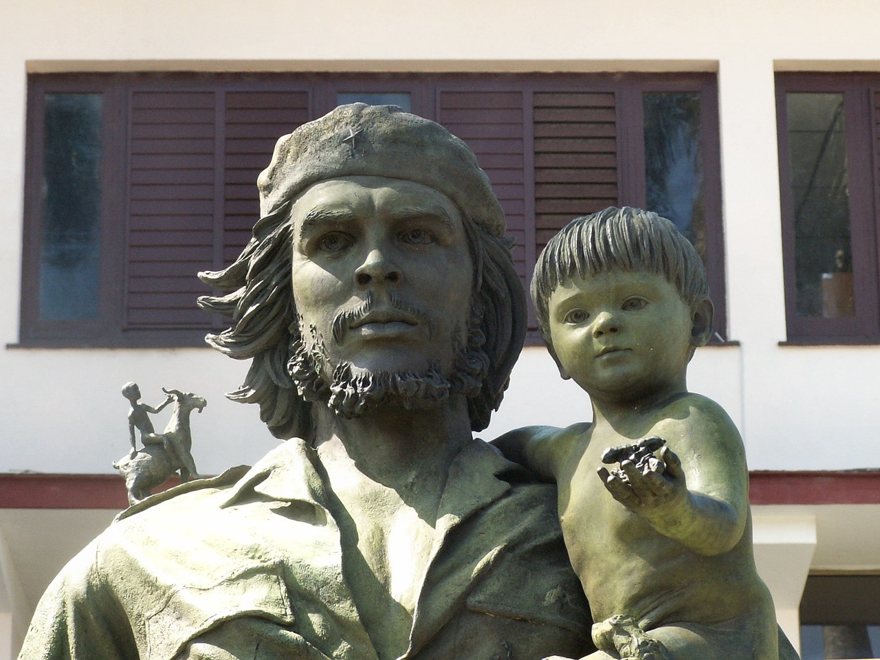 che guavarra statue mausoleum free photo