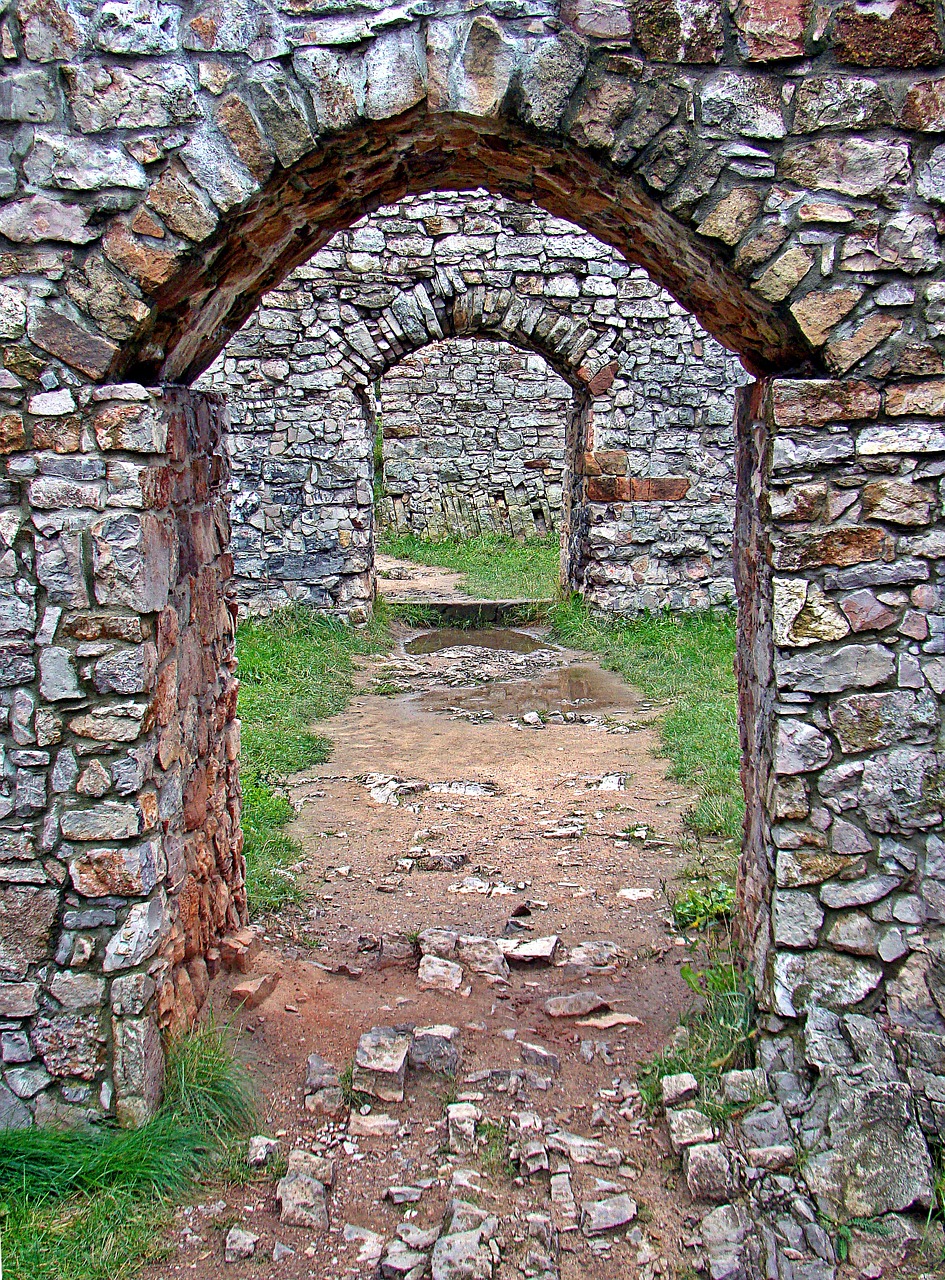 checiny castle gateway free photo