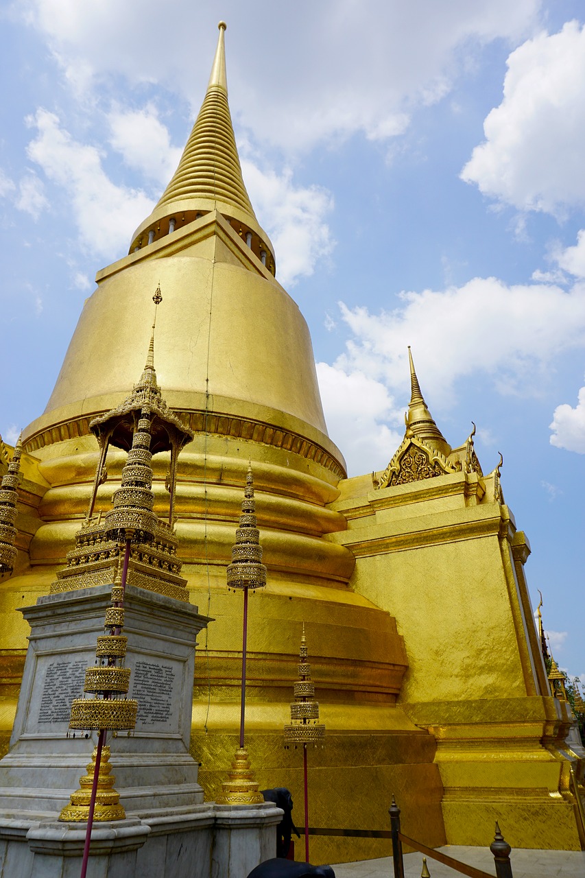 chedi  stupa  gold free photo
