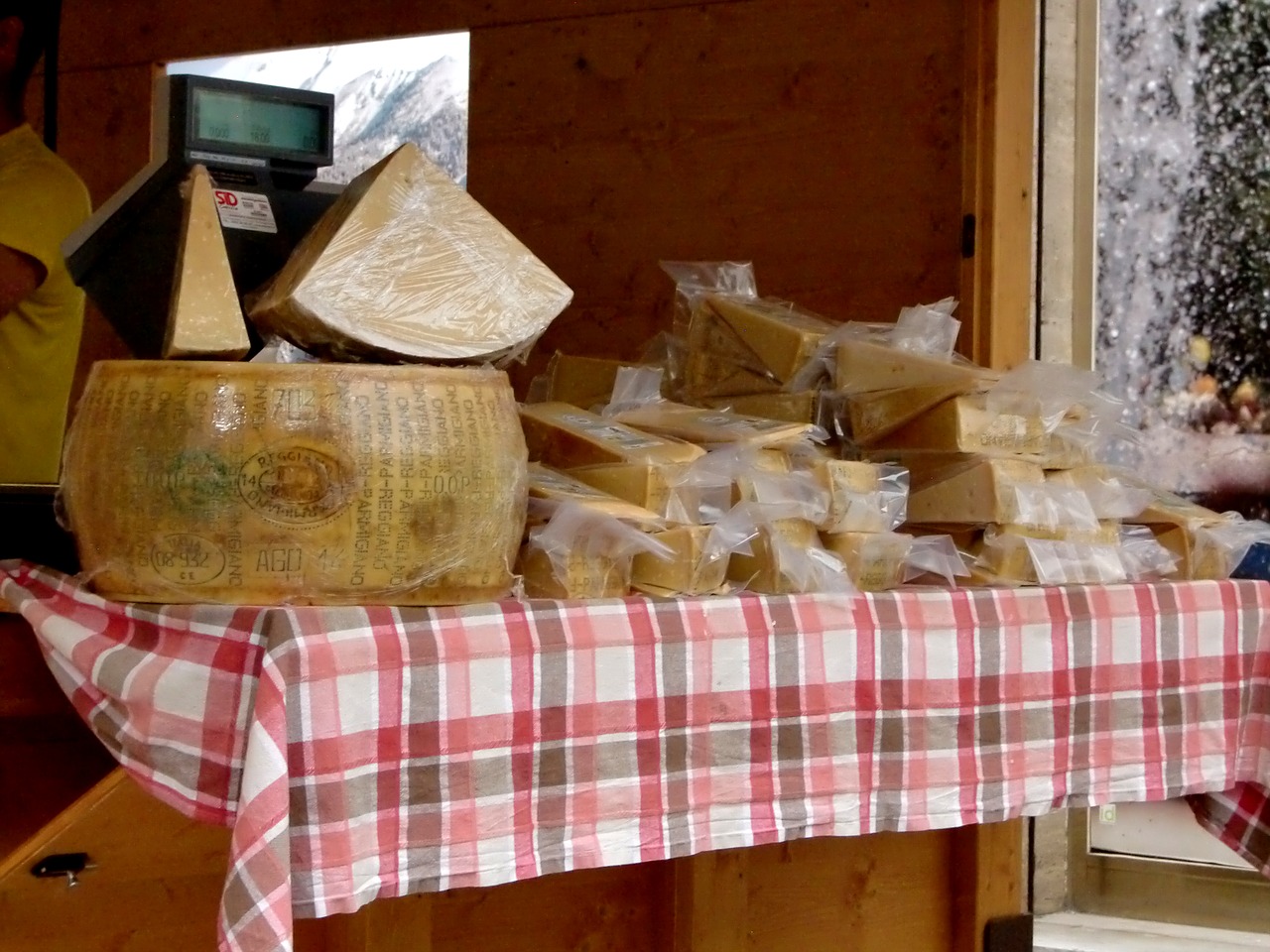 cheese sales stand table free photo