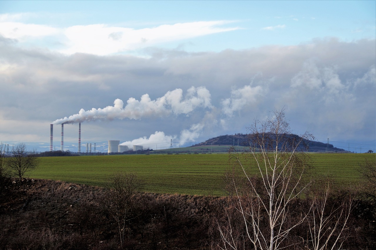 chemical  factory  smoking free photo