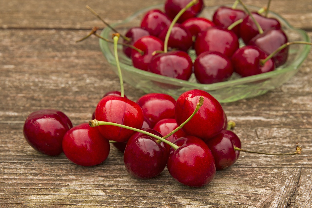 cherry sweet cherry red free photo