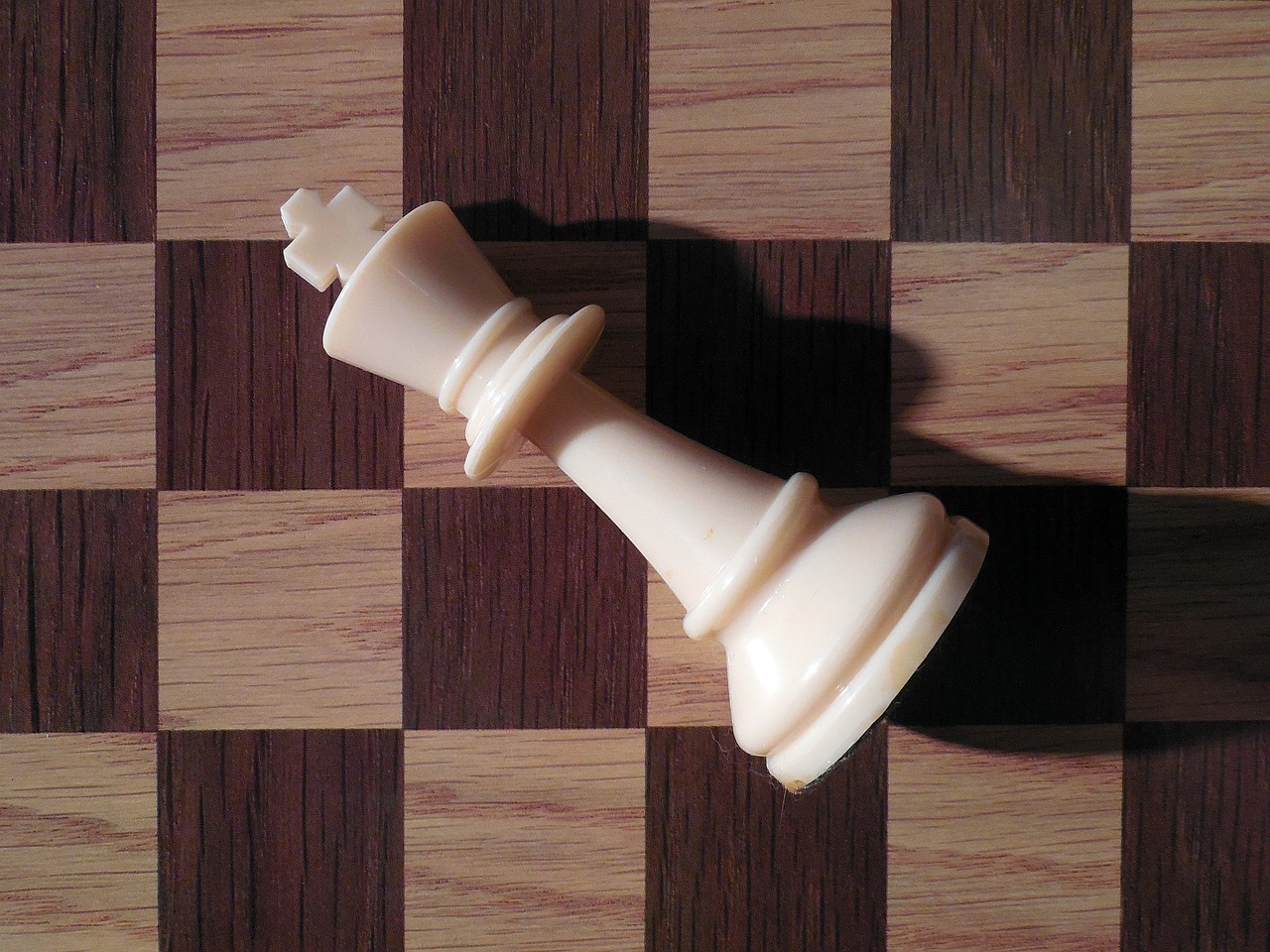 chess play board game free photo