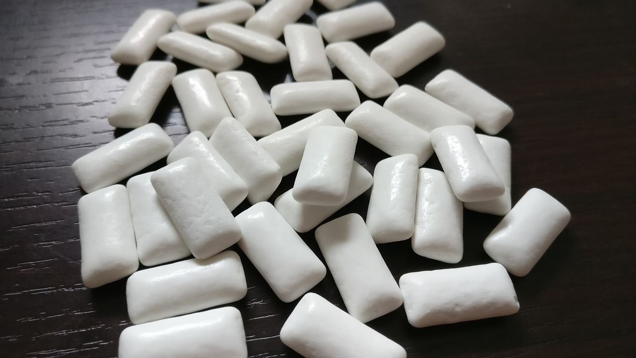 chewing gum chew white free photo