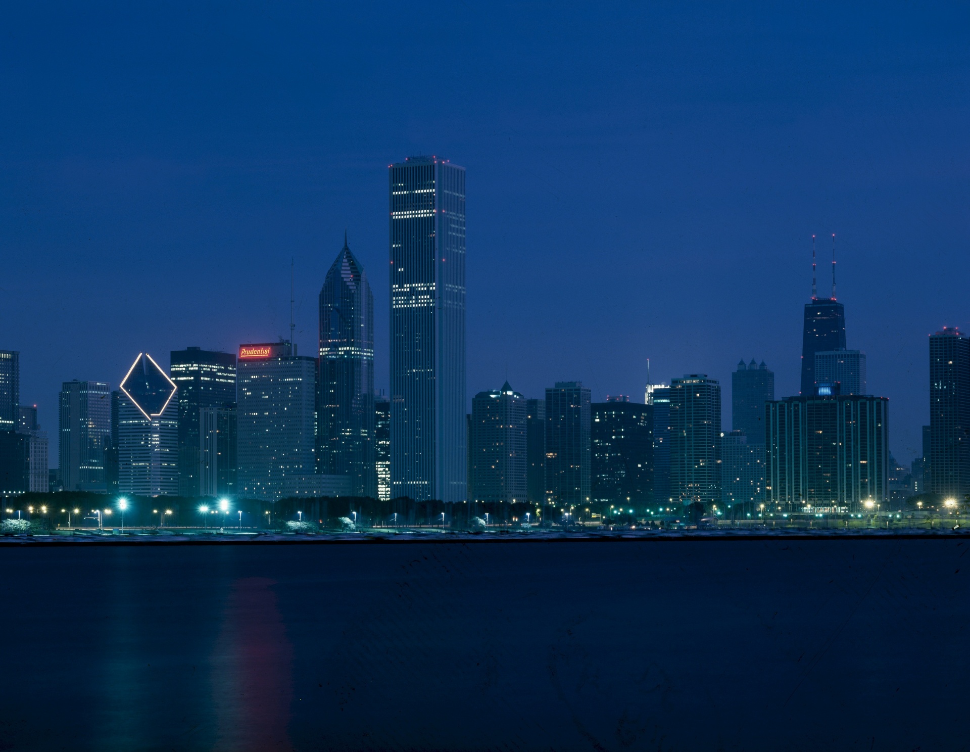 chicago skyline night free photo