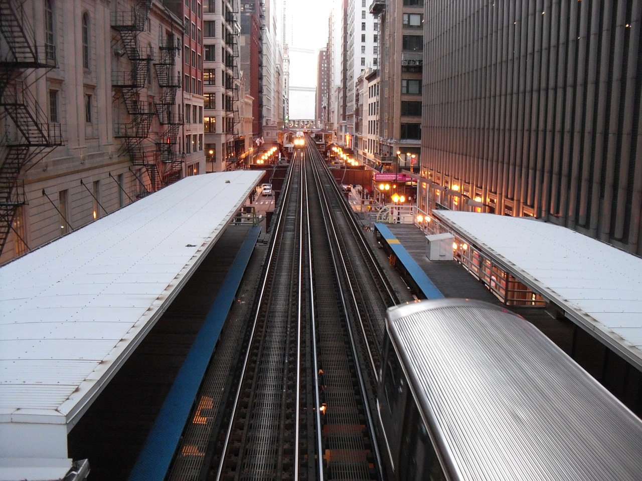 chicago train transportation free photo