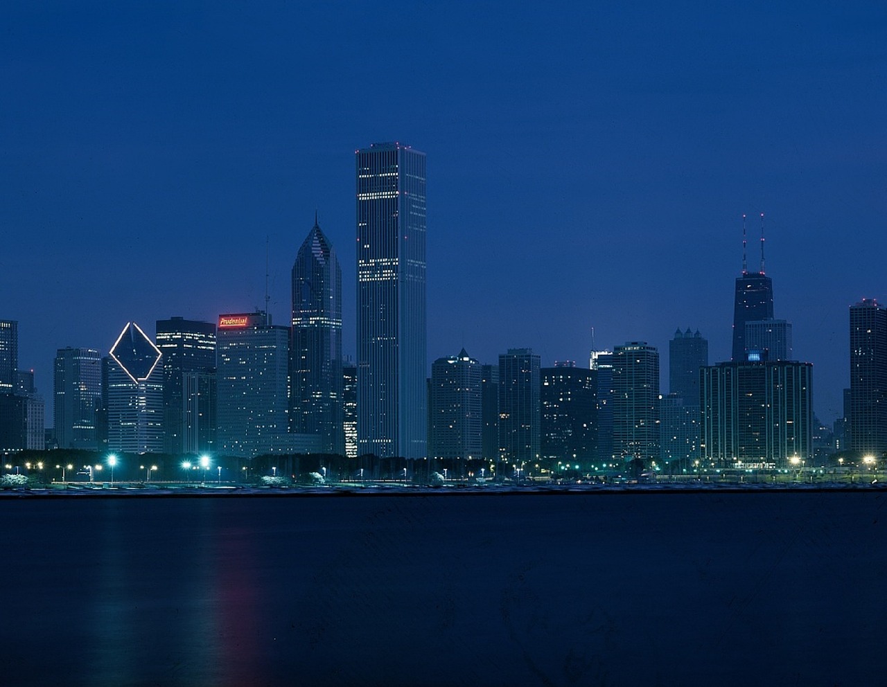 chicago skyline dusk free photo