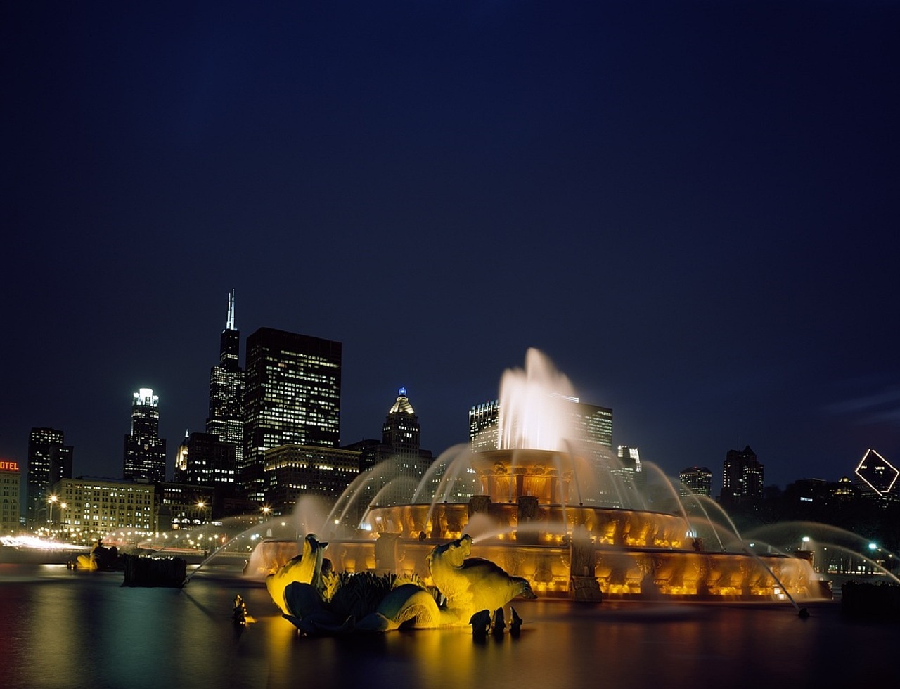 chicago fountain cityscape free photo