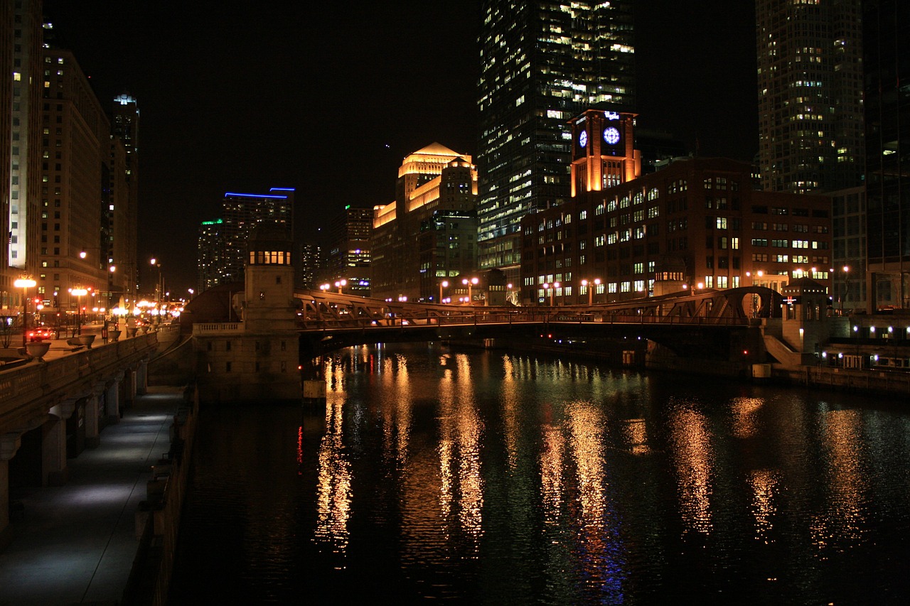 chicago river reflections free photo