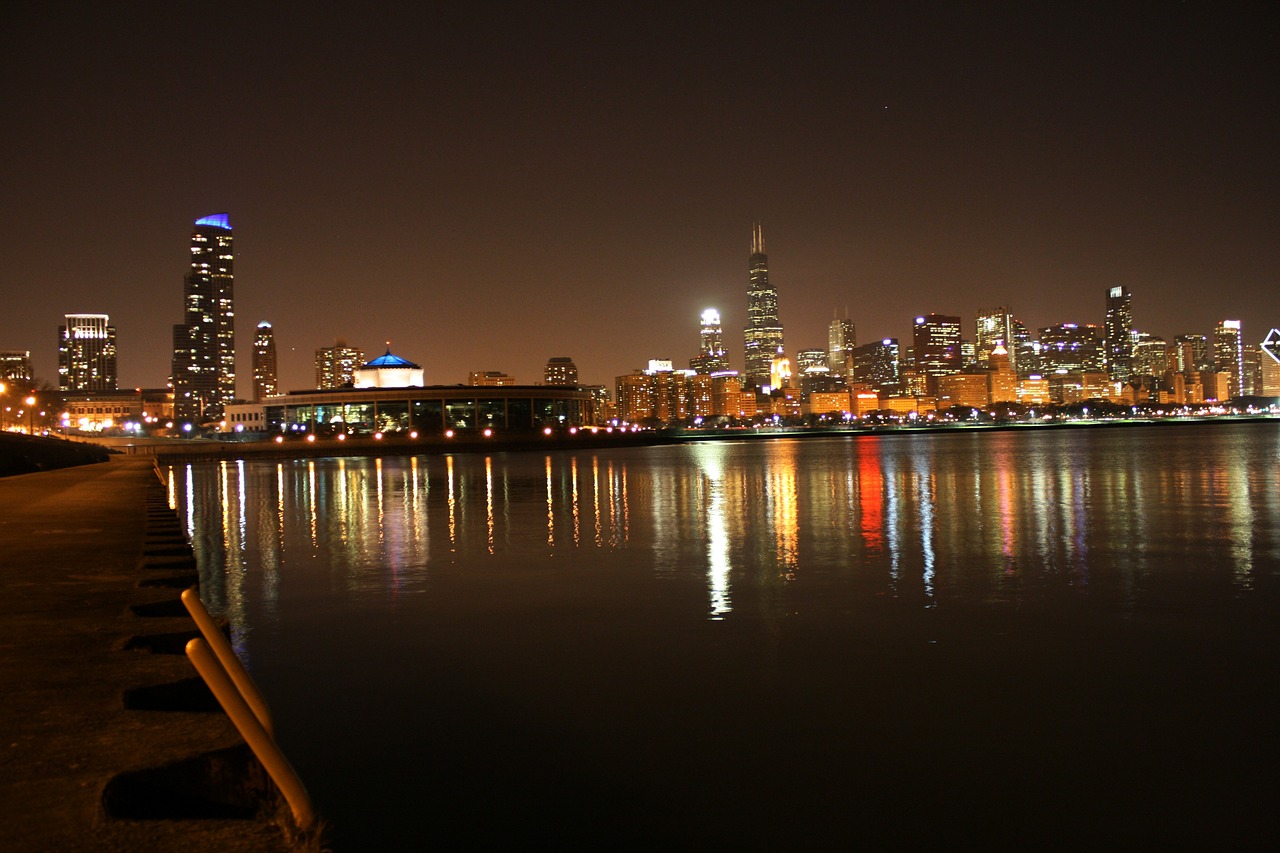 chicago night lake michicagn reflection free photo