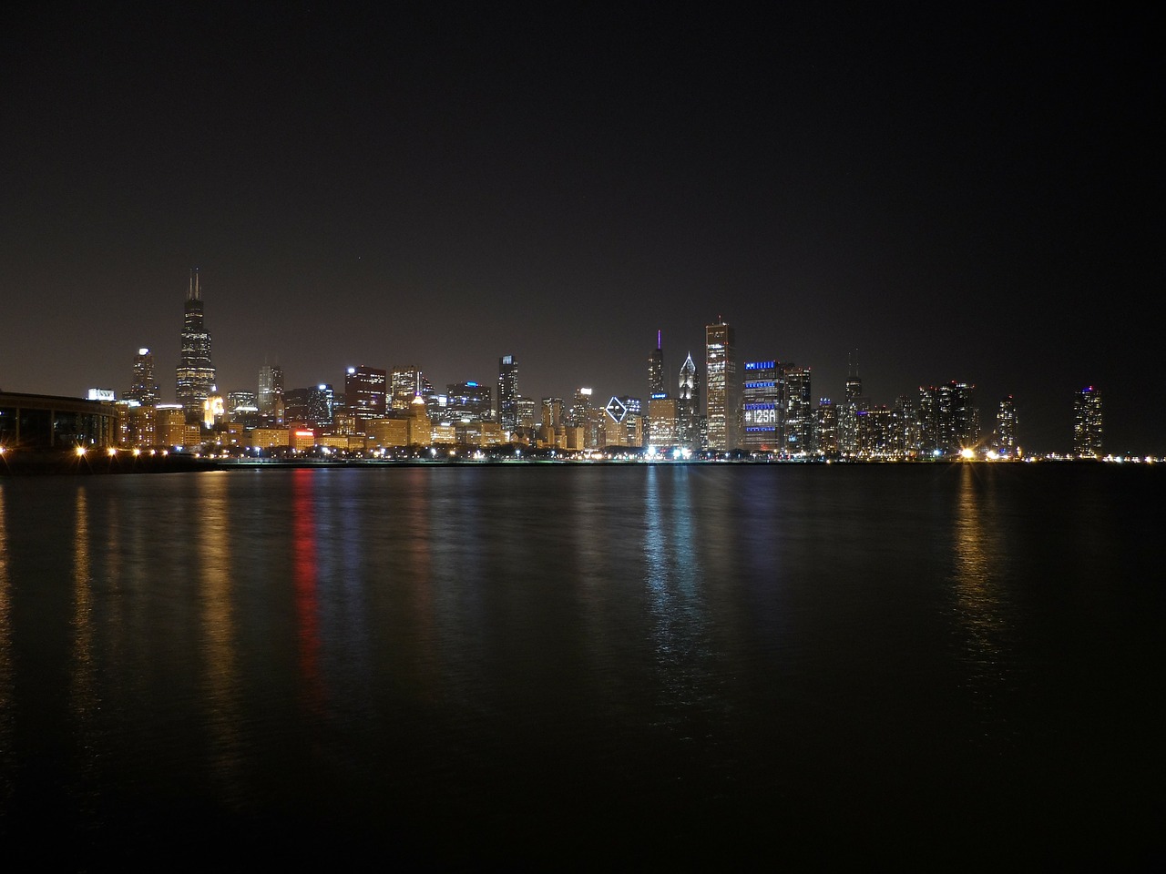chicago night lake michigan reflection free photo