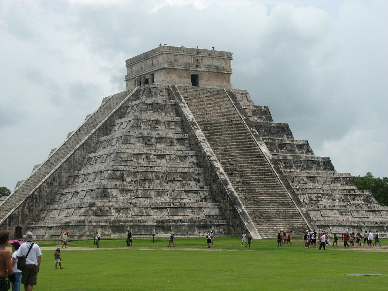 chichen itza pyramid mexico free photo