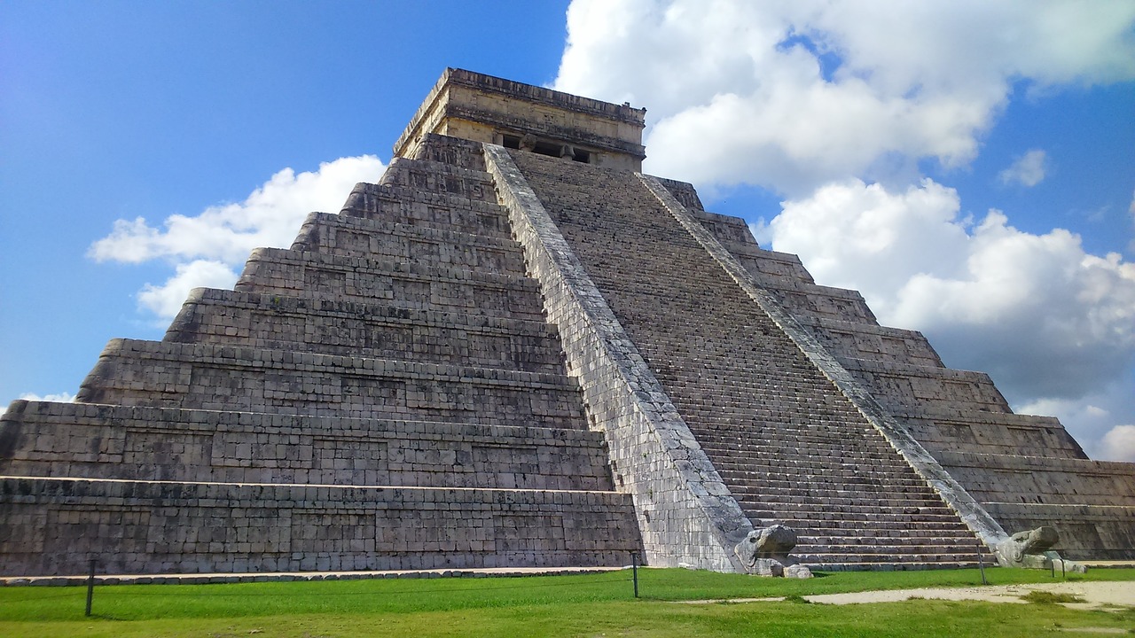 chichen itza  maya  pyramid free photo