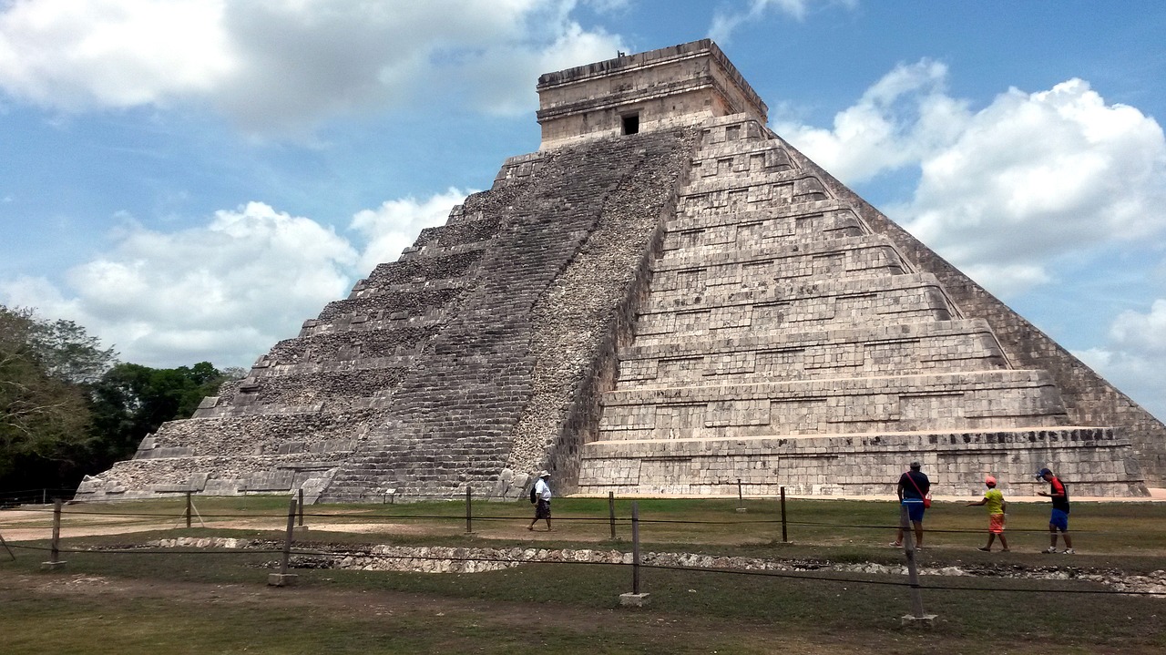 chichen itza  pyramid of kukulcan  mexico free photo