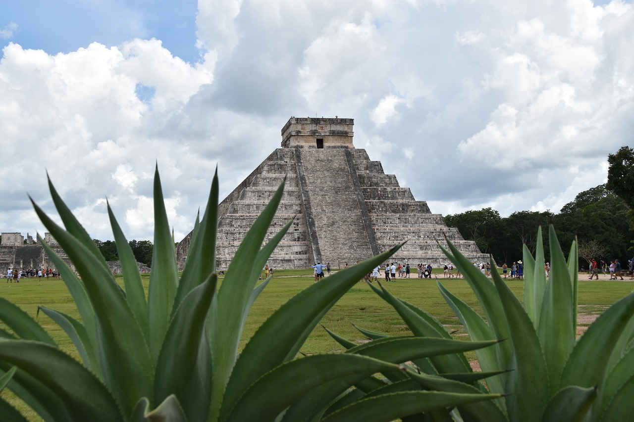 chichen itza  mexico  pyramid free photo