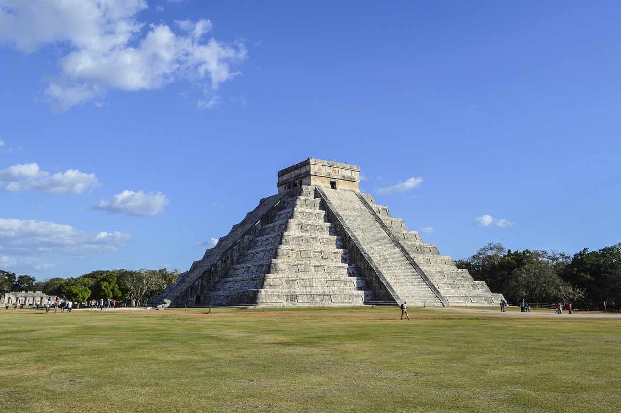 chichen itza yucatan pyramids free photo