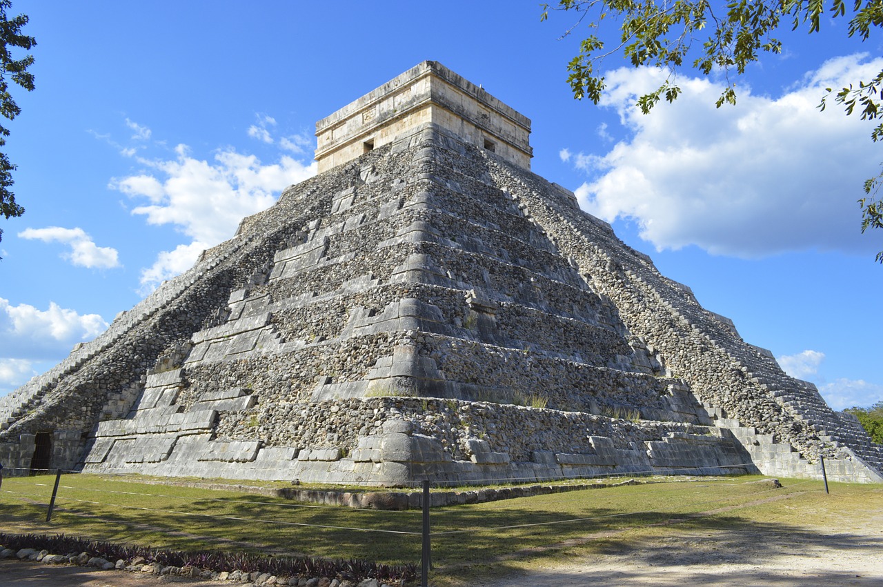 chichen itza yucatan pyramids free photo