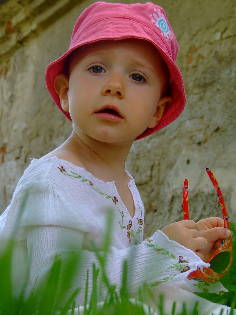 child pink cap view free photo