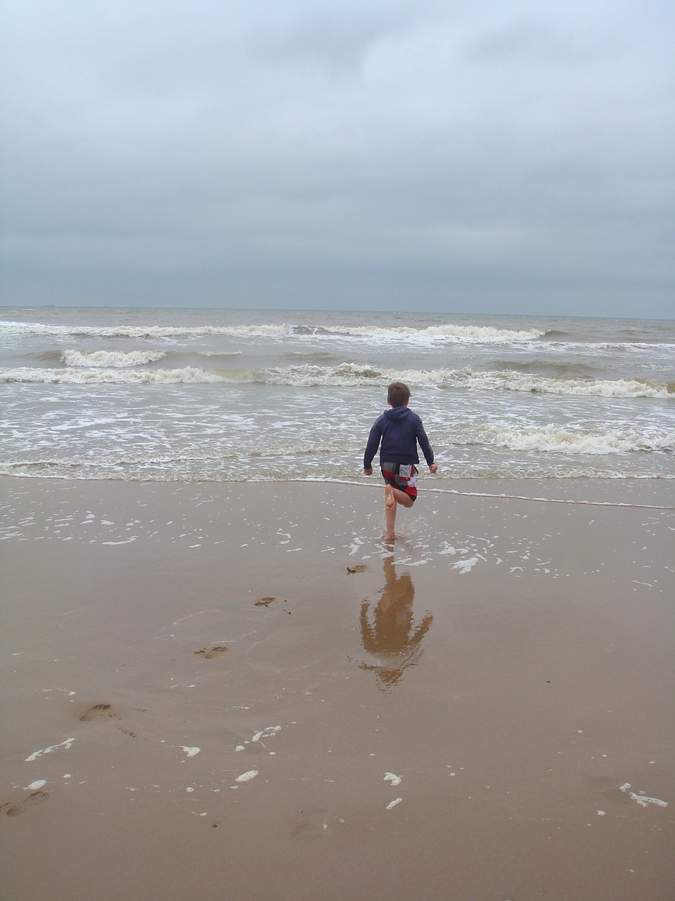 child sea waves free photo