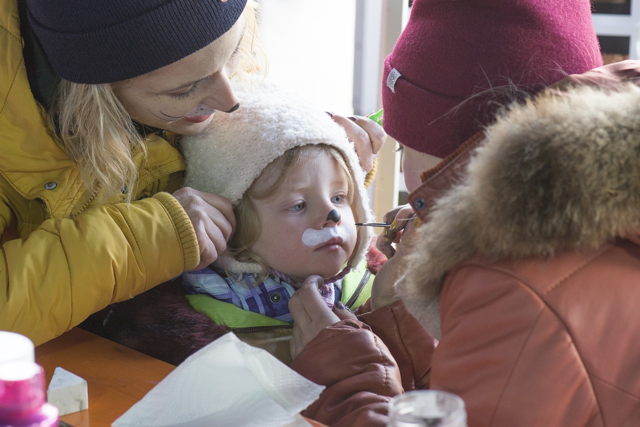 child make up brush free photo