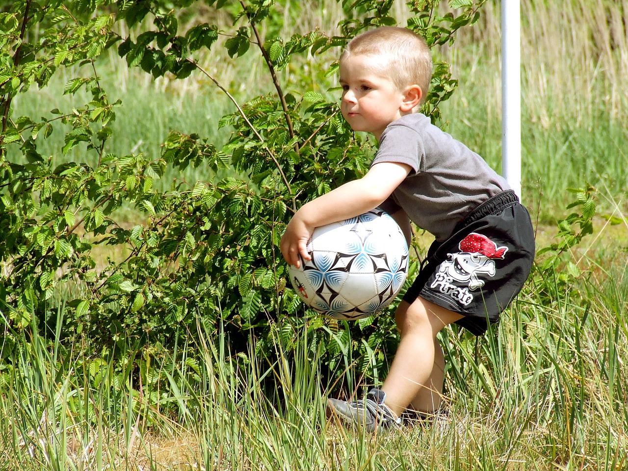 child ball boy free photo