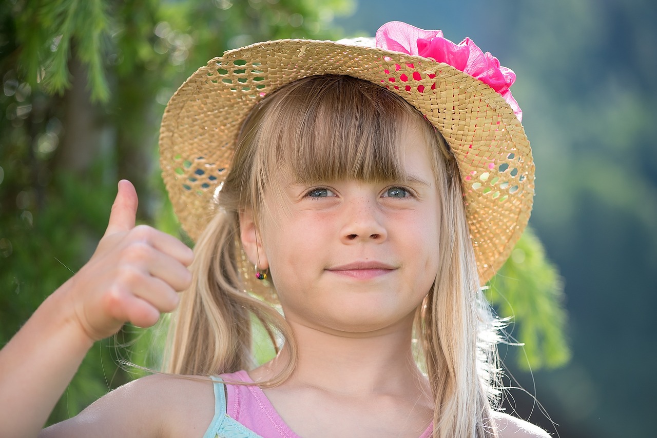 child girl thumbs up free photo