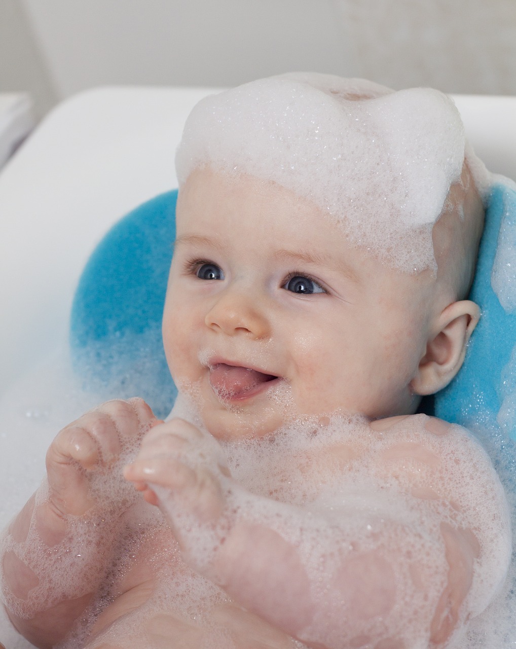 child baby bathing free photo