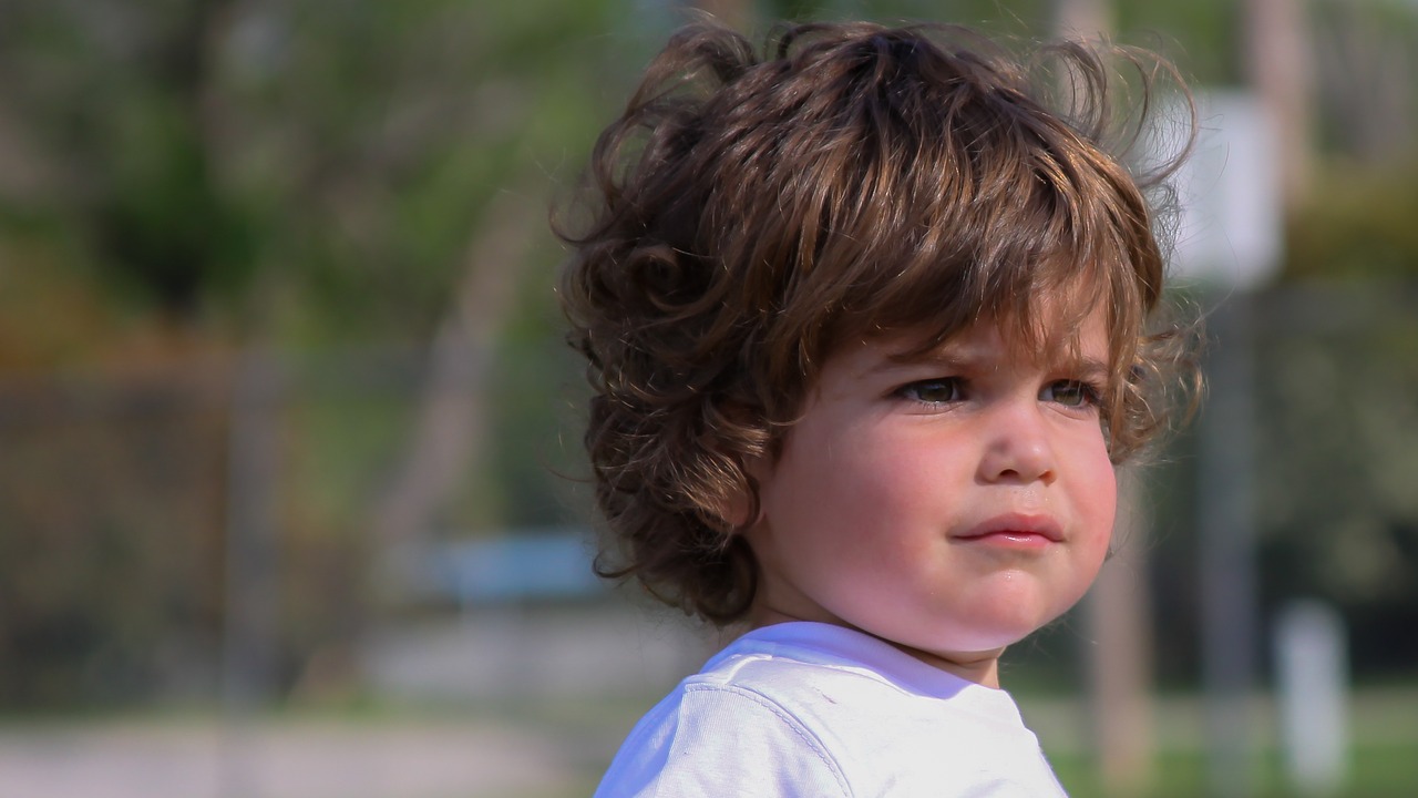 child focused hair free photo