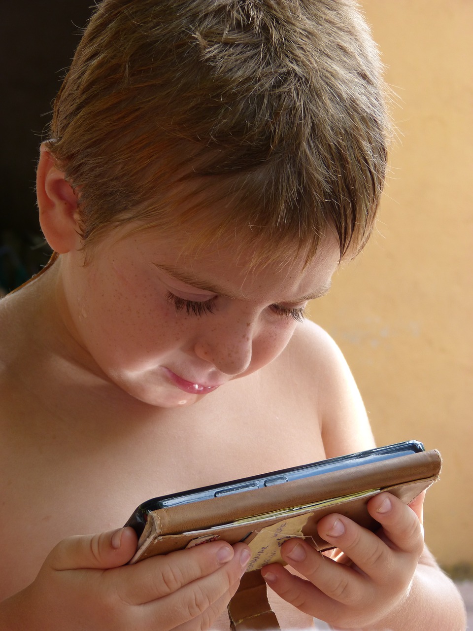 child cellular smarthpone free photo