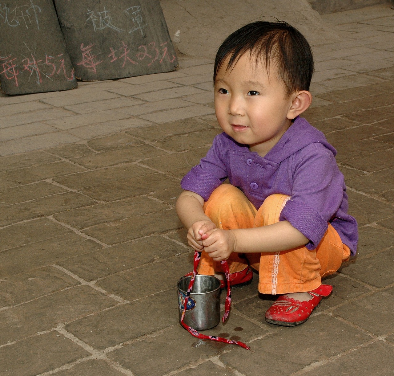 child china crouched free photo