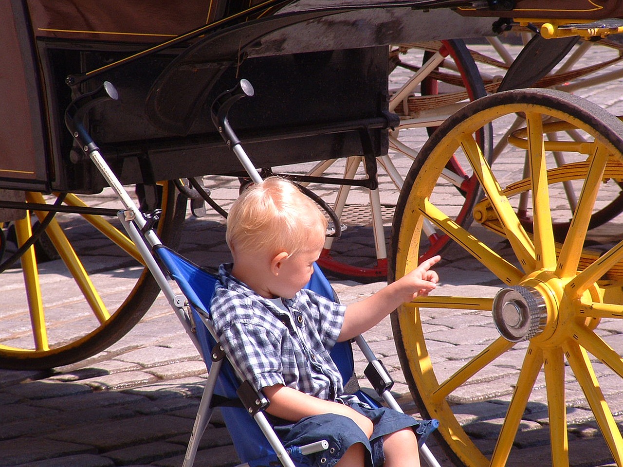 child wagon wheel coach free photo