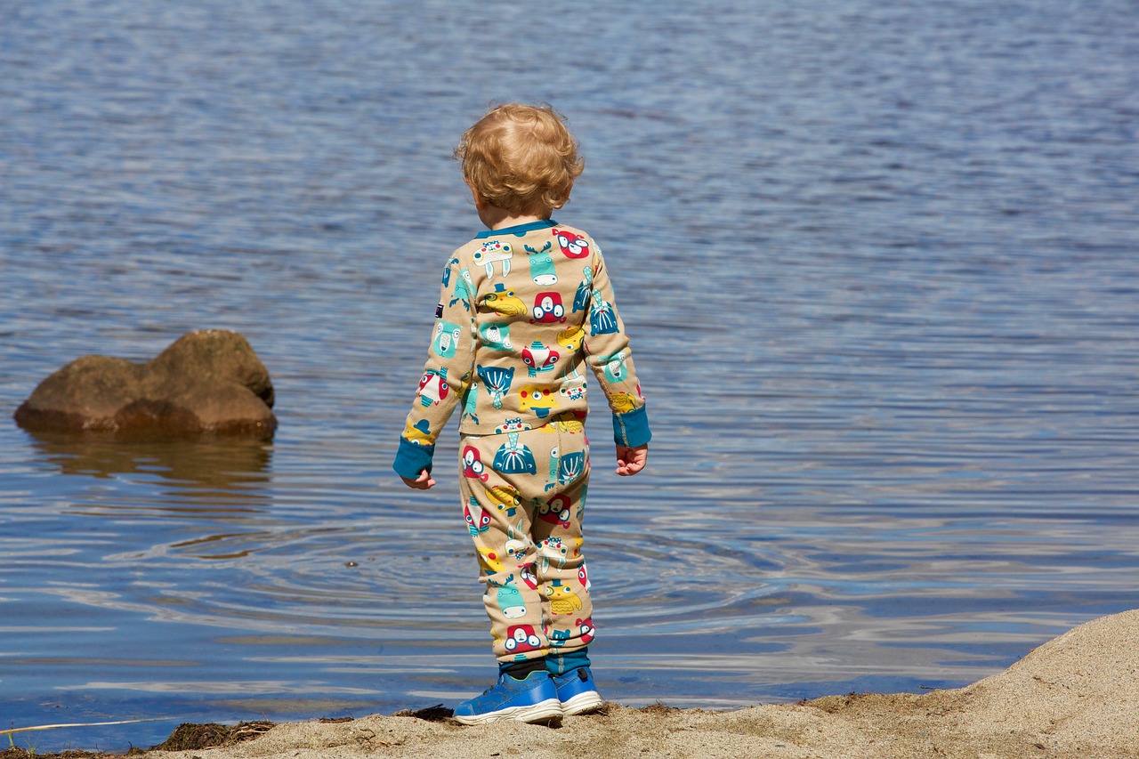 child sea beach free photo